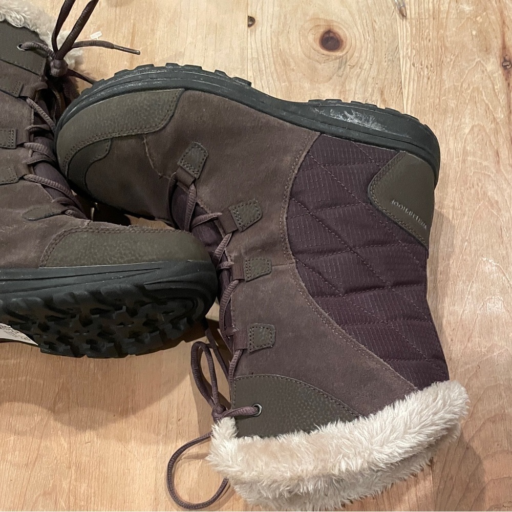 Columbia Women's Siberia SZ 10 Leather Waterproof omni-grip boots - Picture 3 of 7